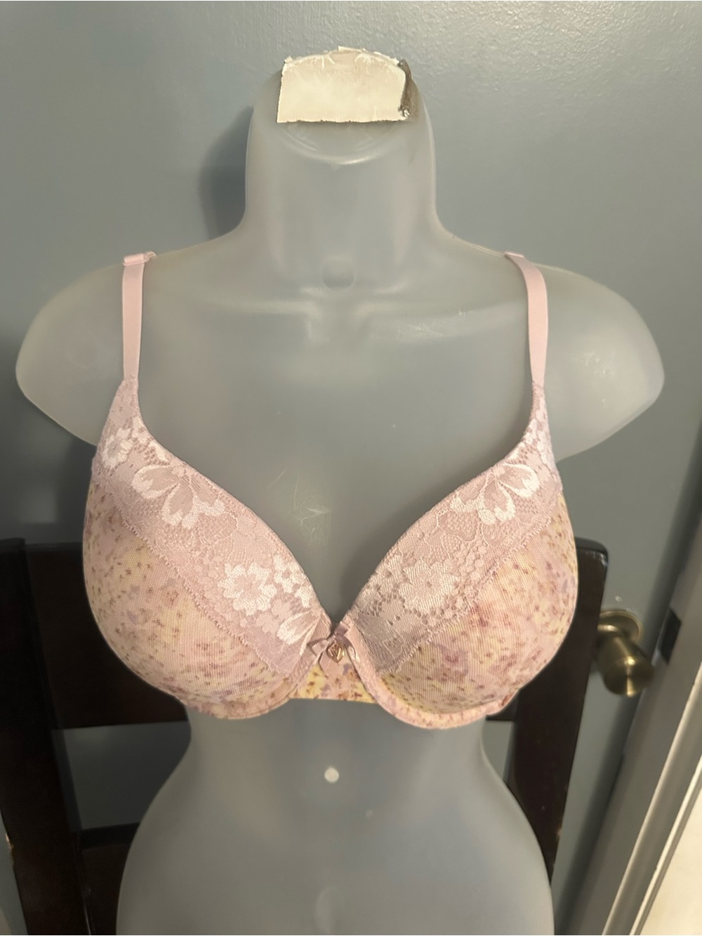Victoria's Secret Pale Pink Floral Lace Underwire Bra
